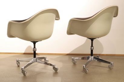 null PACC" armchairs by Charles and Ray EAMES ed. Herman Miller

Set of two armchairs,...