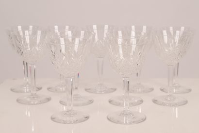 null Onze verres en cristal taillé

Epoque XXème siècle

Dimensions: H: 11,5 cm