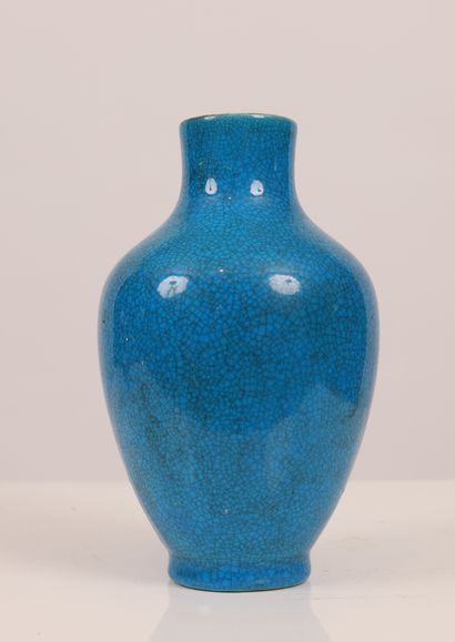 null Vase bleu

En céramique bleu, graçure à effet craquelé.

Epoque XXème siècle

Dimensions:...