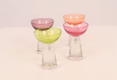 null Quatre verres coupes colorés, modèle Art Déco

Epoque XXème siècle

Dimensions:...