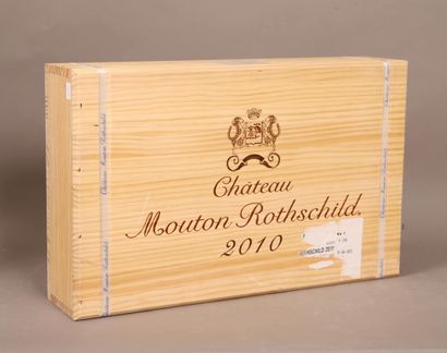  Château Mouton Rothschild (x6) 
Pauillac 
2010 
CBF and ringed 
0,75L