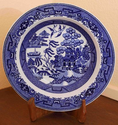 null Boch Luxembourg
Smooth rim plate in fine earthenware, blue Chinese printed decoration.
19th...