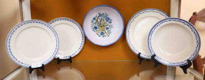 null Boch Luxembourg
Ensemble de 4 assiettes en faience fine au décor bleu à la feuille...