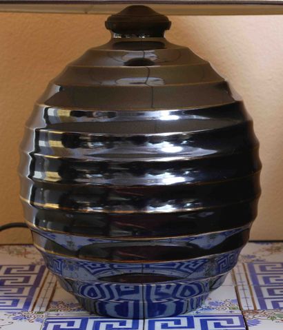 null Villeroy and Boch lamp 
In earthenware with black gilded glaze
Original lamp...