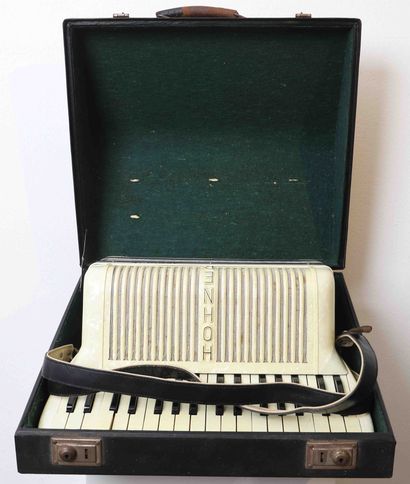 null HOHNER Accordion
In its case
20th century