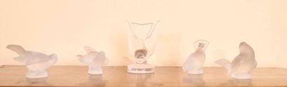 null Lalique - Les Moineaux et l'hirondelle
Épreuve en verre moulé pressé clair,...