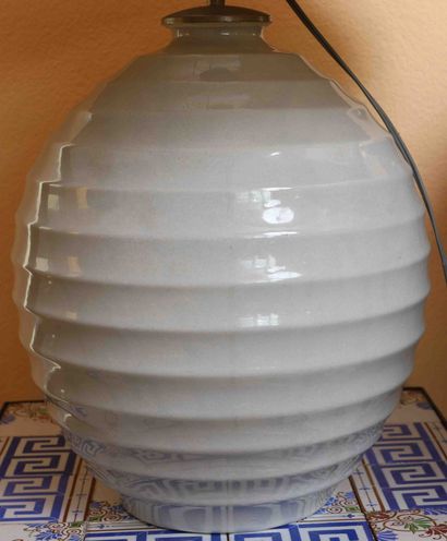 null Villeroy and Boch lamp 
In earthenware with grey glaze
Rise in lamp later 
355/1
XXth...