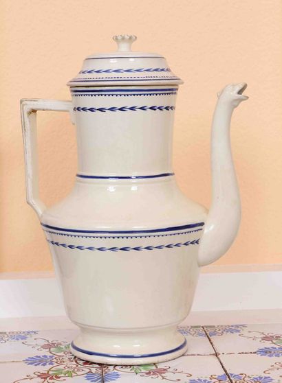 null Coffee pot Boch Luxembourg
Coffee pot with cover in fine earthenware, blue decoration...