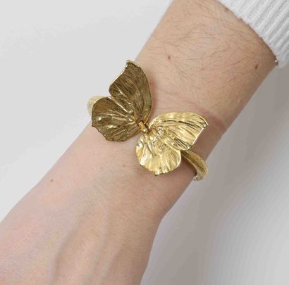 null Claude LALANNE
Large Butterfly Bracelet
In gilt bronze decorated with a mobile...