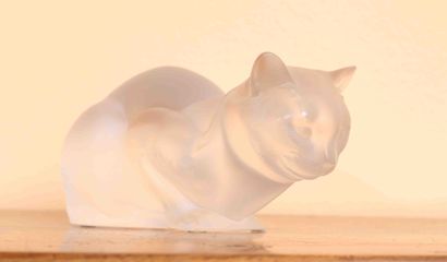 null Lalique - "Reclining Cat
Proof in pressed white crystal satin finish.
Period...