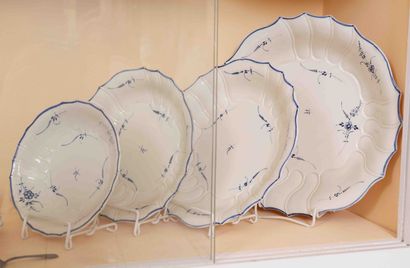 null Suite of 4 dishes - Boch Luxembourg
In fine earthenware, blue decoration with...