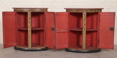 null Rare pair of Arte Povera corners with Chinese style decoration 
Decorated in...