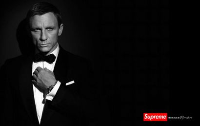 Daniel Craig Bond 2( d apres ), Supreme by...