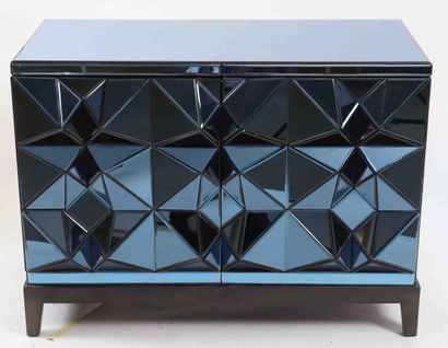 null Olivier DE SCHRIJVER (Né en 1958) 
Commode modèle "diamant star blue" 
Comme...