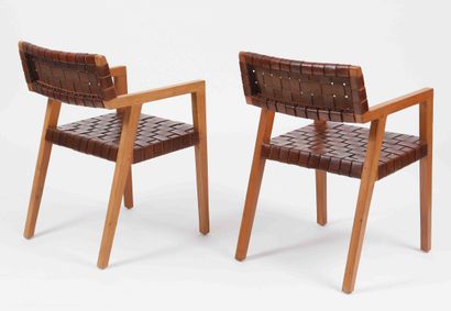 null Olivier DE SCHRIJVER (Né en 1958) 
Designer belge 
Paire de fauteuils modèle...