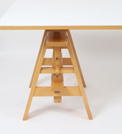 null Achille CASTIGLIONI for Zanotta 
Leonardo" table 
Large laminated wood tabletop,...
