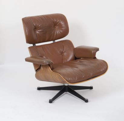 null LOUNGE CHAIR & OTTOMAN - Charles et Ray EAMES 
1er Edition Hermann Miller 
Modèle...