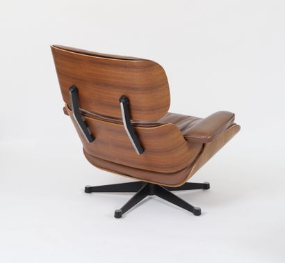 null LOUNGE CHAIR & OTTOMAN - Charles et Ray EAMES 
1er Edition Hermann Miller 
Modèle...