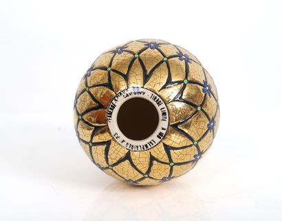 null Emaux de Longwy
Fabergé Tribute Egg
N°73/100
Period
Dimensions: H: 16; D: 9...