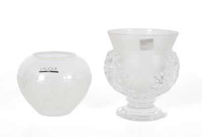 Lalique France
Set of two small vases
Good...