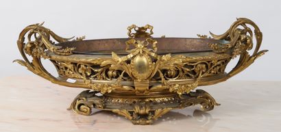 null Large Louis XVI style table planter
Gilt bronze 
Napoleon III period, 19th century
Dimensions:...