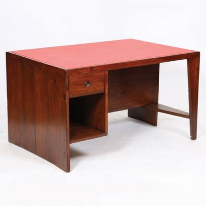 null Pierre JEANNERET (1896-1967)

Bureau dit "office table" en teck massif, à plateau...