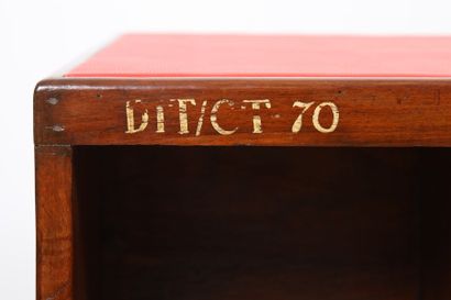 null Pierre JEANNERET (1896-1967)

Bureau dit "office table" en teck massif, à plateau...