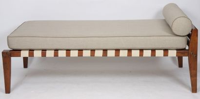 null Pierre JEANNERET (1896-1967)

Lit simple démontable

Tête de lit à barreaux,...