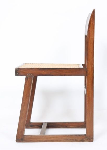 null Pierre JEANNERET (1896-1967)
Ensemble de six chaises en teck massif.
Dossier...