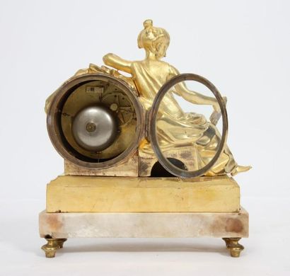 null PENDULE EN BRONZE DORE "CLEOPATRE" LOUIS XVI

En bronze doré posée sur un socle...