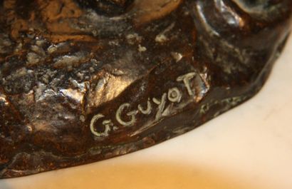 null "LA CARESSE" DE GUYOT

Bronze à patine brune, signé "G.Guyot"

Cachet de fondeur...