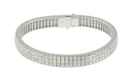 null Exceptionnel et important bracelet haute joaillerie or blanc orné de 237 diamants...