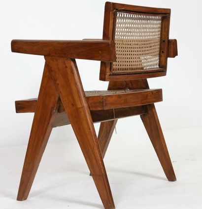 null Pierre JEANNERET (1896-1967)

"office cane elegant chairs".

En teck, à dossier...