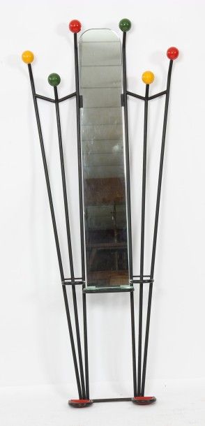 null PORTE MANTEAU 1960

En fer laqué noir à six portants séparés par un miroir rectangulaire

Epoque...