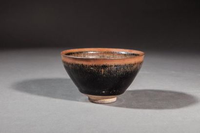 null Coupelle Temoku de forme Lianzi en grès porcelaineux à couverte ocre brun tacheté....