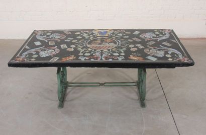Scaillole italienne Rare table basse à plateau rectangulaire, Scaillole, représentant...