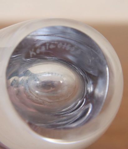 Vase signé Kosta Vase en verre transparent de forme elliptique signé Kosta sur le...
