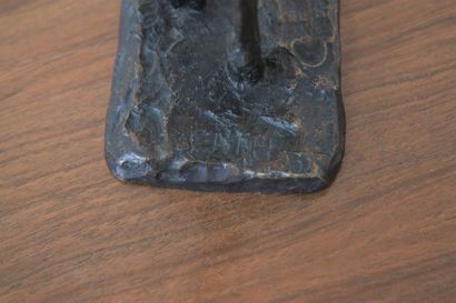 Poulain de Richard Fath (1900-1952) Bronze à patine brune représentant un poulain,...