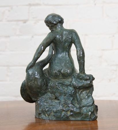 Léda et le cygne de Paul Simon (1892-1979) Bronze à patine verte représentant Léda...
