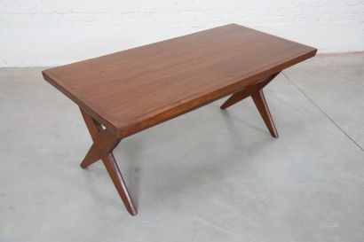 "Easy table" de Pierre Jeanneret (1896-1967) Table basse dite « easy table » en teck...