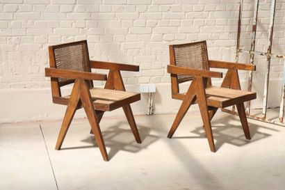 Ensemble de deux "Office Cane Chairs" de Pierre Jeanneret (1896-1967) En teck, à...
