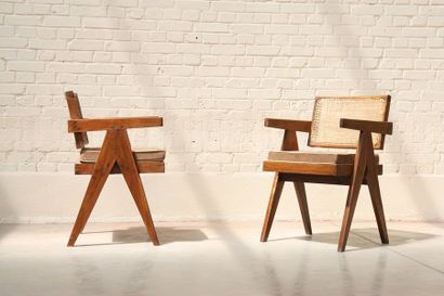 Ensemble de deux "Office Cane Elegant Chairs" de Pierre Jeanneret (1896-1967) En...