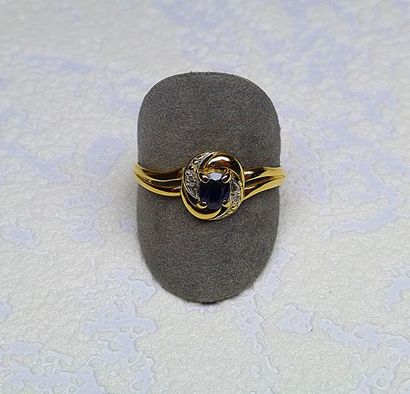 null Bague or jaune sertie d'un saphir anneau rehaussé de diamants taille moderne...