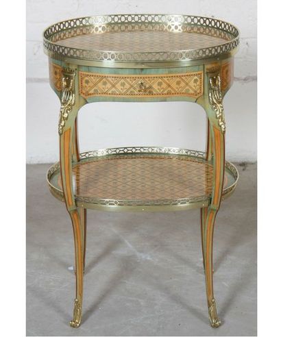 null Exceptionnelle table de salon Louis XV attribué à Alfred Beurdeley

En marqueterie...