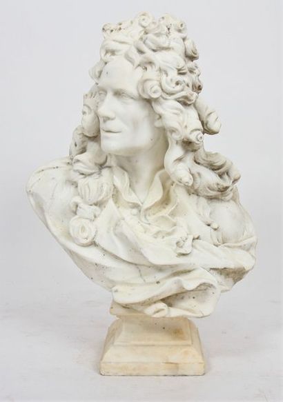 null Couple de bustes en marbre 

En marbre blanc

"Jeune femme de qualité" reposant...