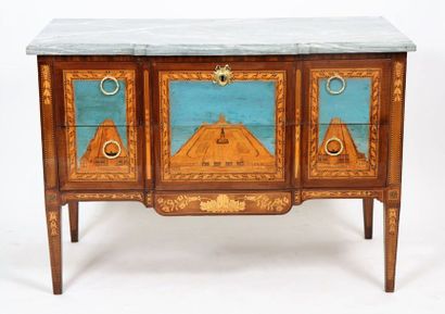 null Jolie commode sauteuse Louis XVI Suisse Italienne

En forme dite "sauteuse",...