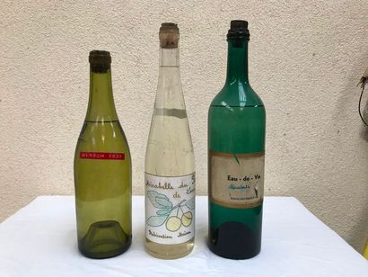 null lot de très vieilles eaux-de-vie (lot de 3 bouteilles)

(années 30 - 50) Lu...