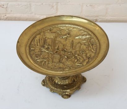 null Coupe en bronze doré

Coupelle plate et circulaire à décor de scènes romaines...