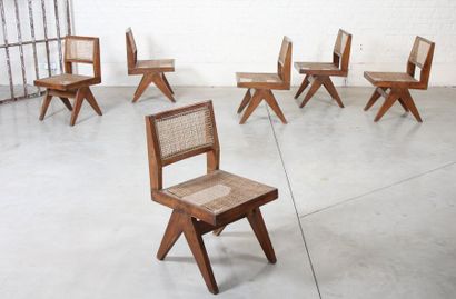 null Suite de 6 chaises "DINING CHAIRS" de Pierre Jeanneret (1896-1967)

Chaises...