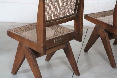 null Suite de 6 chaises "DINING CHAIRS" de Pierre Jeanneret (1896-1967)

Chaises...